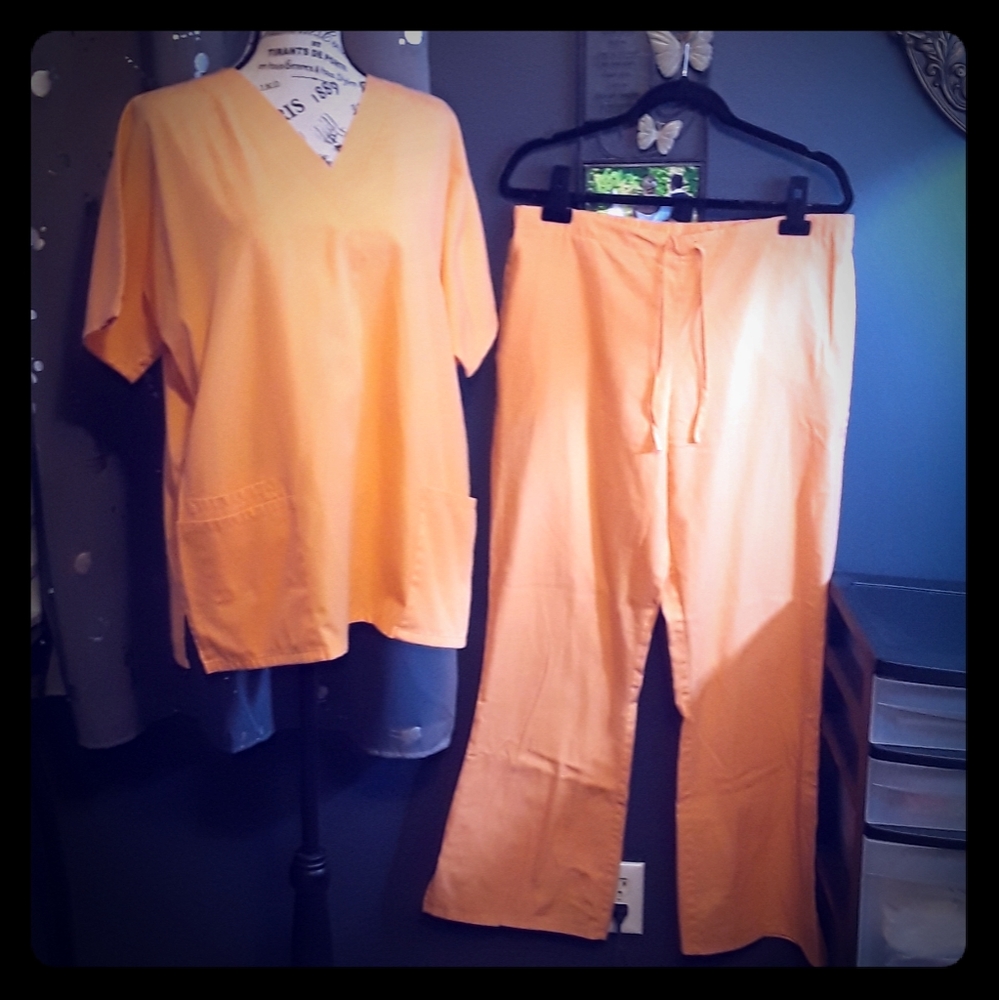 Cherokee Orange Scrub Set Size M